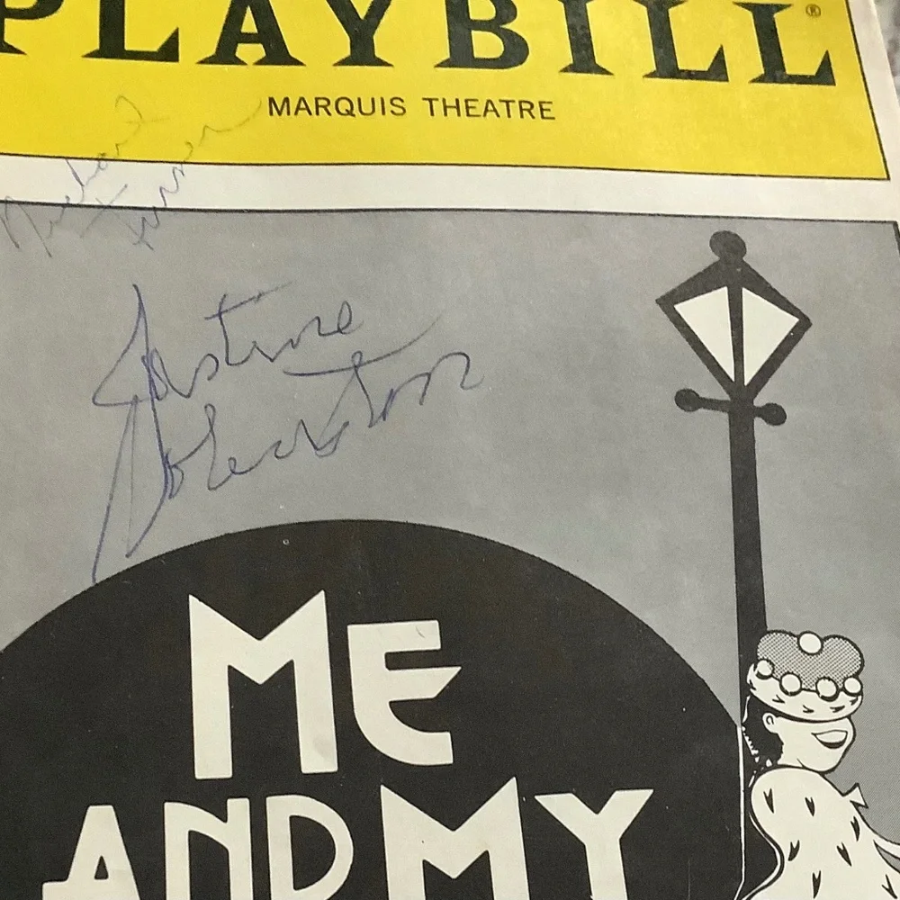 10 Broadway show PlayBills , 1signed by 2 cast members - Picture 2 of 2